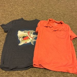 2 shirts size boys size S(6/7).